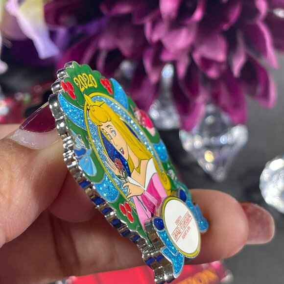 Aurora Disney Trading Pin Happy Holiday Princess Sleeping Beauty Badge Lapel Pin - Picture 4 of 7